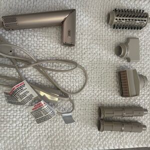 Shark FlexStyle with four attachments and carrying case… new condition